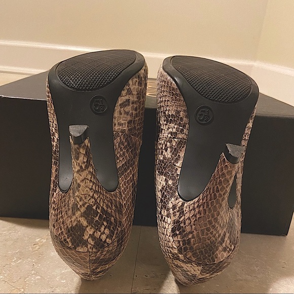 Snakeskin heels - Picture 9 of 15